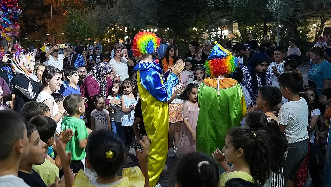 Elazığ'da Gezici Tiyatro Şenlik rüzgarı