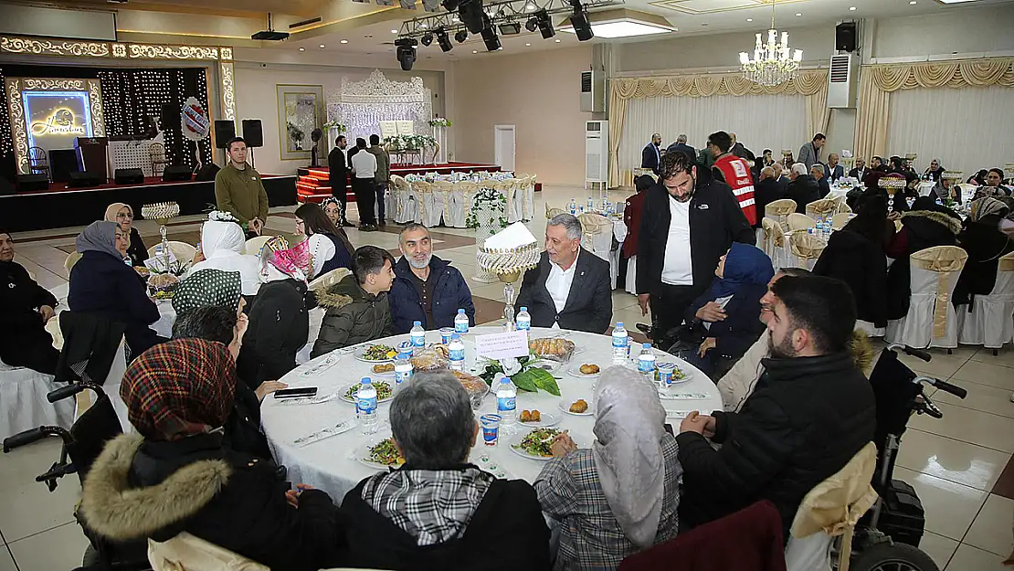 Ak Parti Elazığ'da iftar programında buluştu