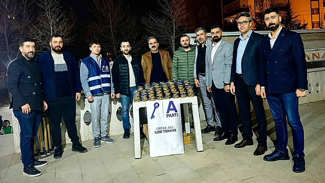 Başkan Ercan, Kadir gecesinde vatandaşlarla buluştu