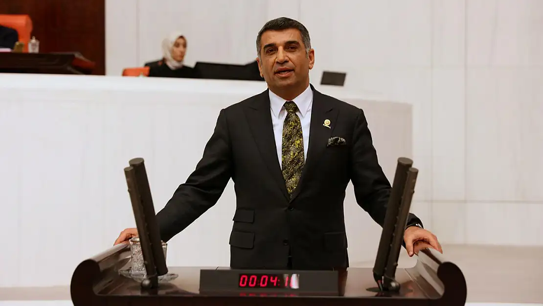 CHP'li Gürsel Erol'dan TBMM Genel Kurulu'nda Sessiz Protesto