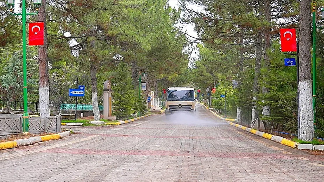 Elazığ Belediyesi'nden mezarlık alanlarında bayram hazırlığı