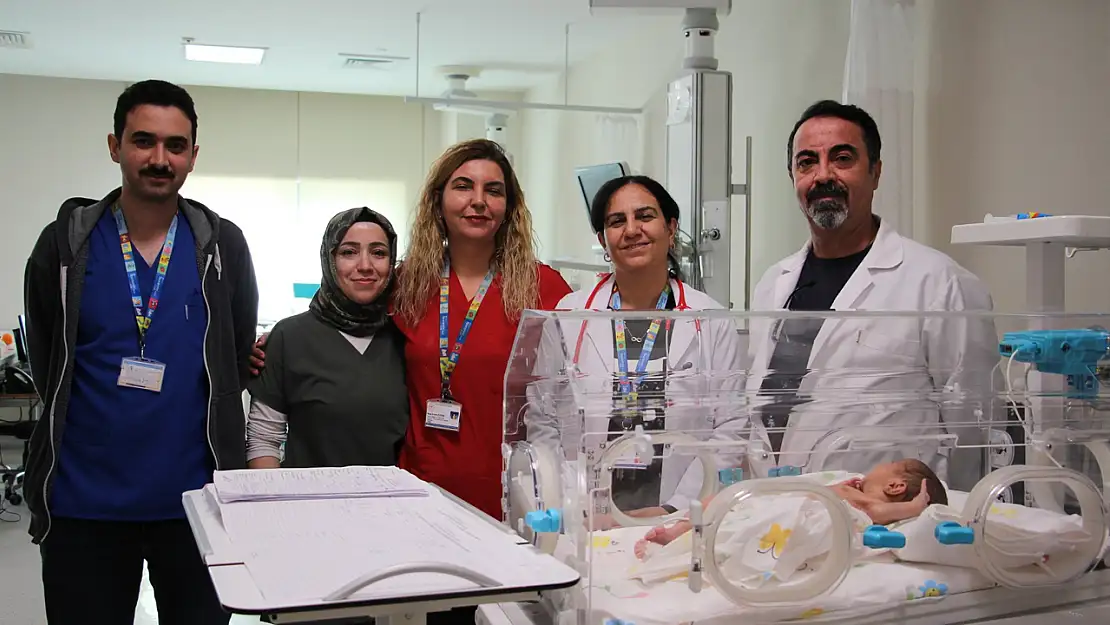 Elazığ'da doğuştan bağırsağının bir kısmı olmayan bebek sağlığına kavuştu