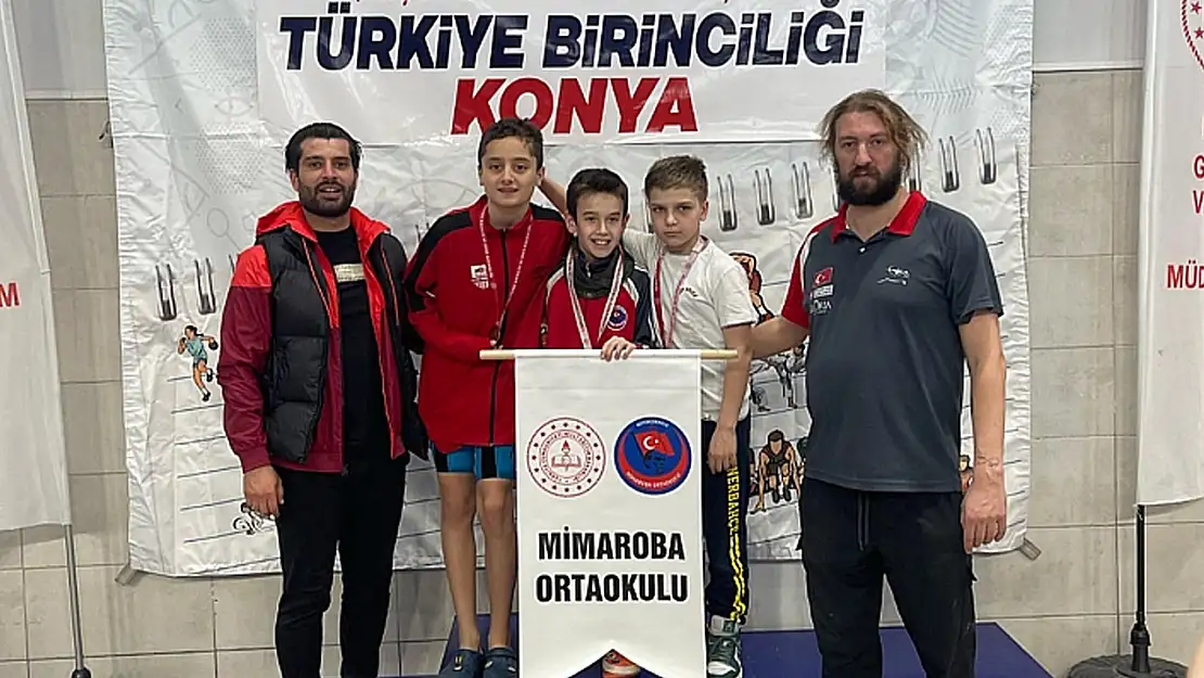 Elazığ İl Özel idaresi yüzme takımından büyük başarı Alp Eren Güler Türkiye ikincisi oldu