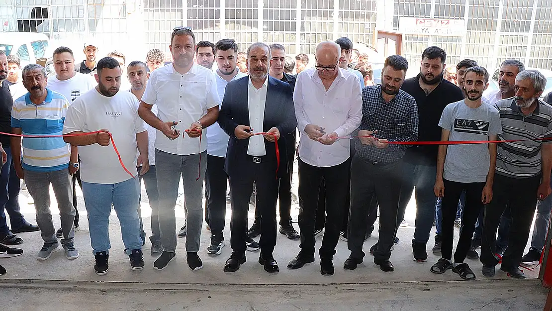 Elazığ Oto Sanayi Sitesi'nde yeni bir işletme açıldı