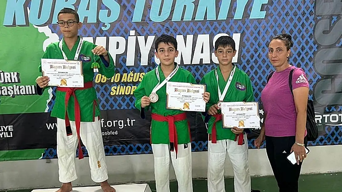 Genç sporcu Umuthan Yağcı'dan madalya sevinci