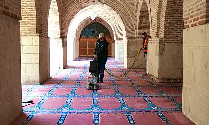 Elazığ Belediyesi Ekiplerinden Yoğun Bayram Temizliği Çalışması