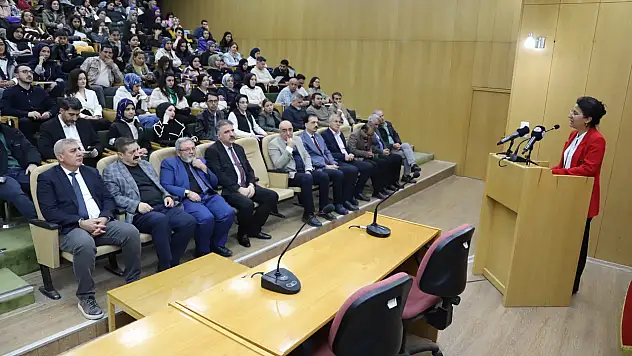 Fırat Üniversitesinde Çanakkale Savaşlarının 110. Yıl Dönümü Konulu Konferans Düzenlendi