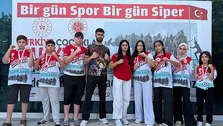 Elazığlı sporcular Muay Thai şampiyonasında derecelerle döndü