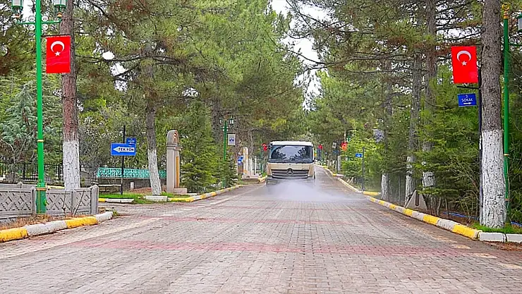 Elazığ Belediyesi'nden mezarlık alanlarında bayram hazırlığı