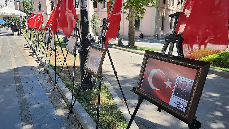 Elazığ'da meydan Türk Bayraklarıyla donatıldı