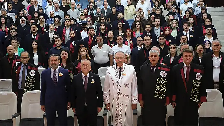 Fırat Üniversitesi'nde dereceye giren öğrenciler törenle ödüllerini aldı