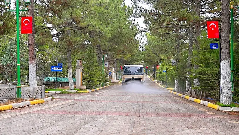 Elazığ Belediyesi'nden mezarlık alanlarında bayram hazırlığı