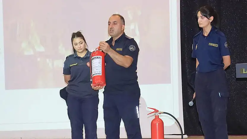 Elazığ Belediyesi'nden muhtarlara ilk yardım ve yangın söndürme tüpü