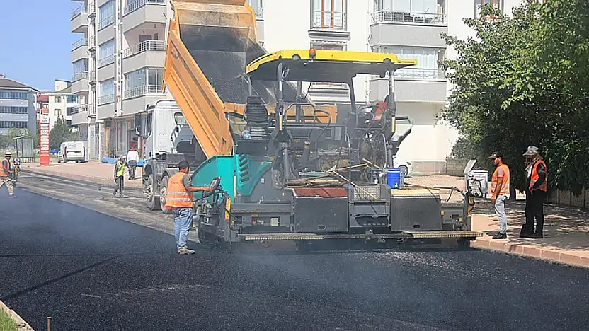 Elazığ Belediyesi'nin Asfalt mesaisi tüm hızıyla sürüyor
