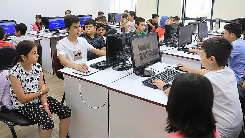 Elazığ Belediyesi'nin düzenlediği yaz kursları başladı
