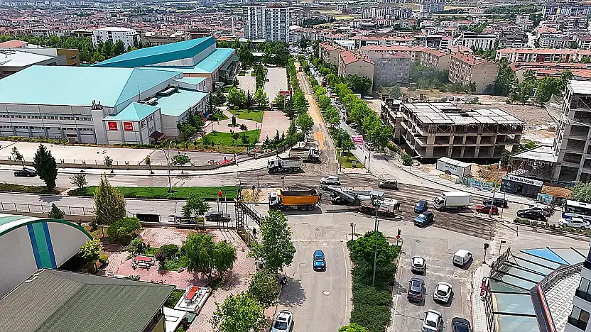 Elazığ Belediyesi, yol yenileme çalışmalarını aralıksız sürüyor